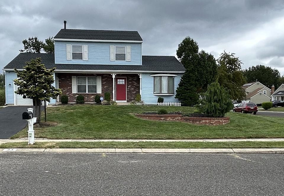 1st image of 33 Berwick Ln