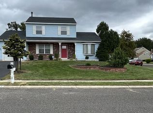 33 Berwick Ln, Sicklerville, NJ 08081