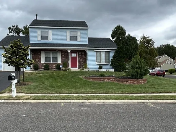 33 Berwick Ln, Sicklerville, NJ 08081