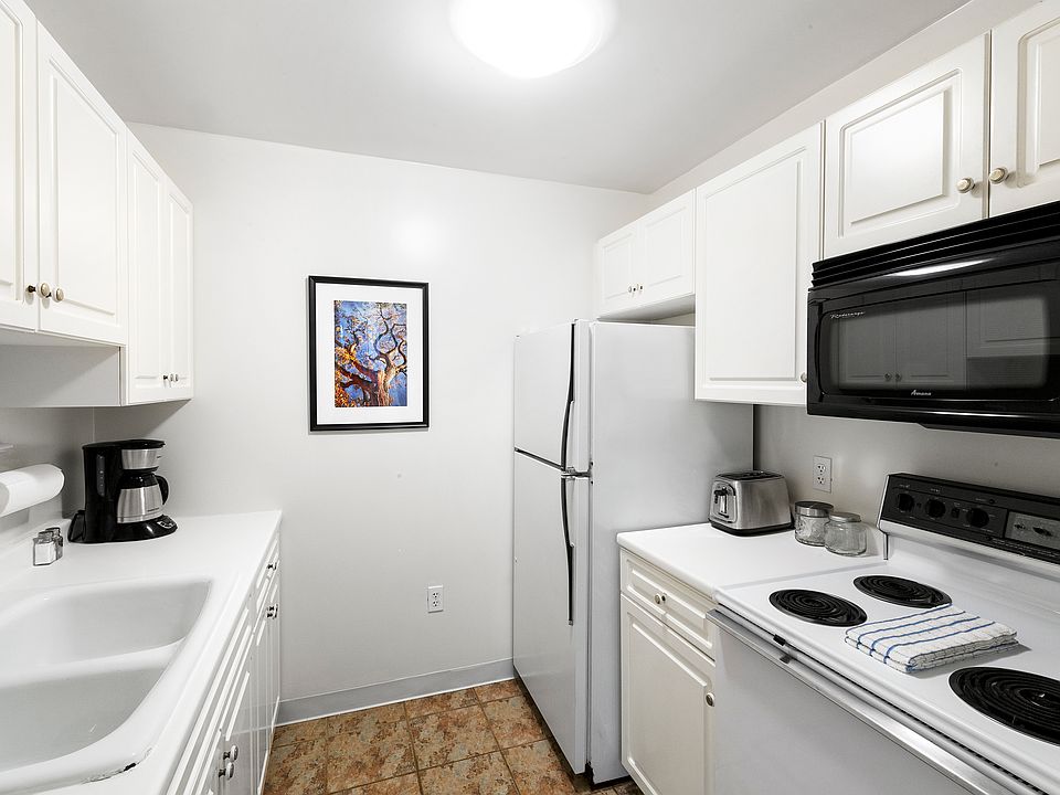 1st image of 387 Commonwealth Ave APT 1B