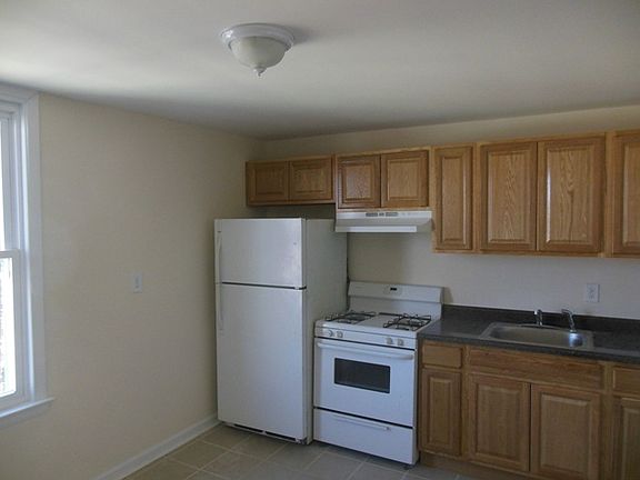 5th image of 148 Highland Ave
