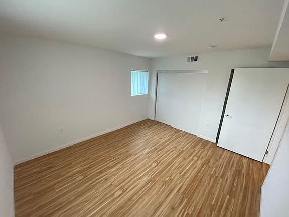 4th image of 17361 Roscoe Blvd #108