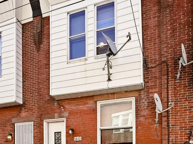 1631 S Etting St — Photo 32