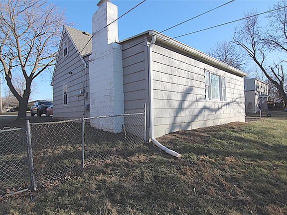 3rd image of 4816 Blue Ridge Blvd