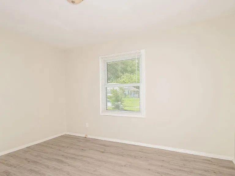 10301 Ross Cir — Photo 10