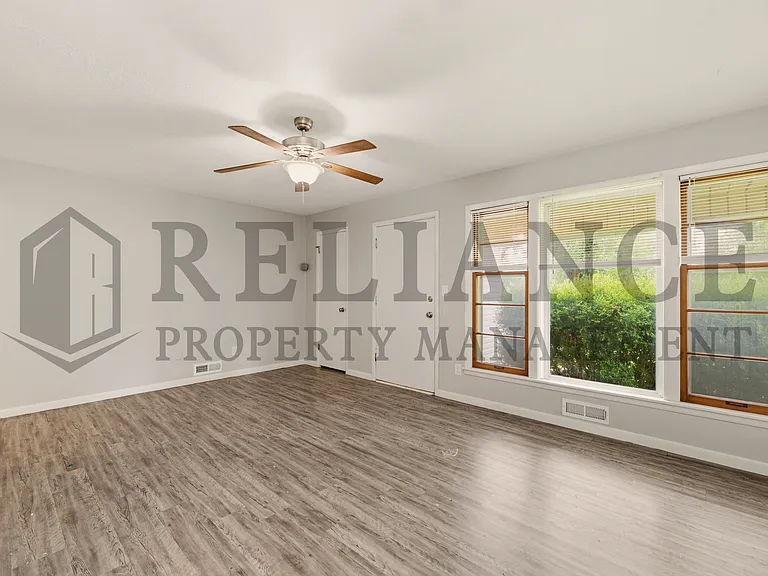 1401 W Calvert St — Photo 15