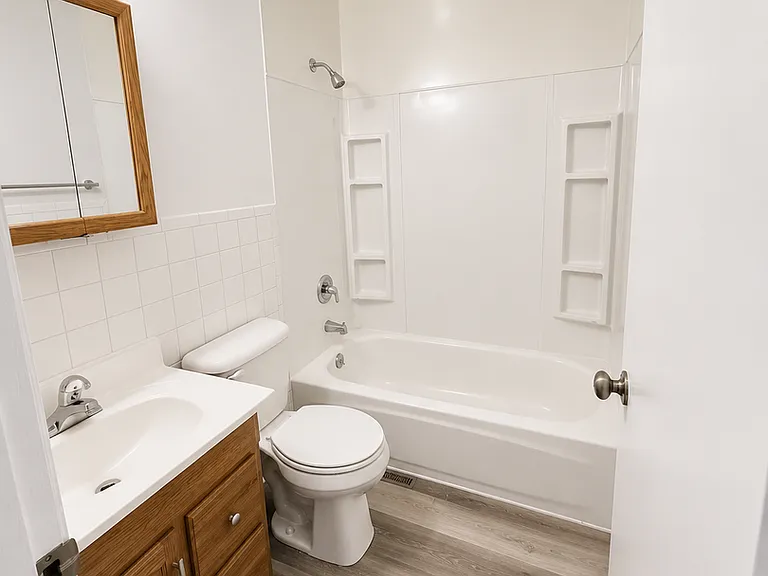 1915 Green Valley Dr — Photo 12