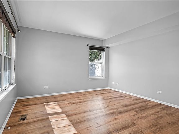 5th image of 21450 Carlton St