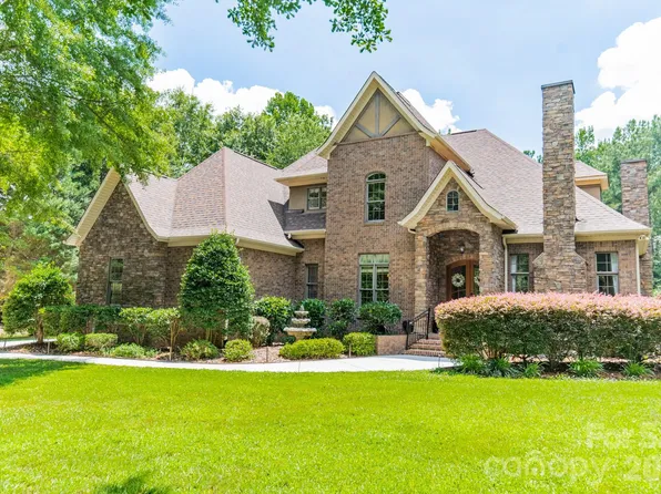 215 Blue River Rd, Clover, SC 29710