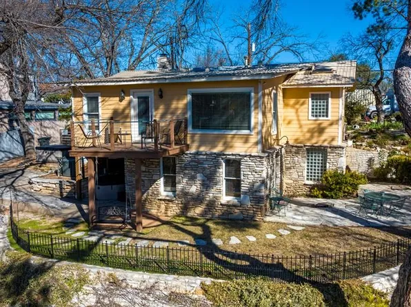 105 E Creek St, Fredericksburg, TX 78624