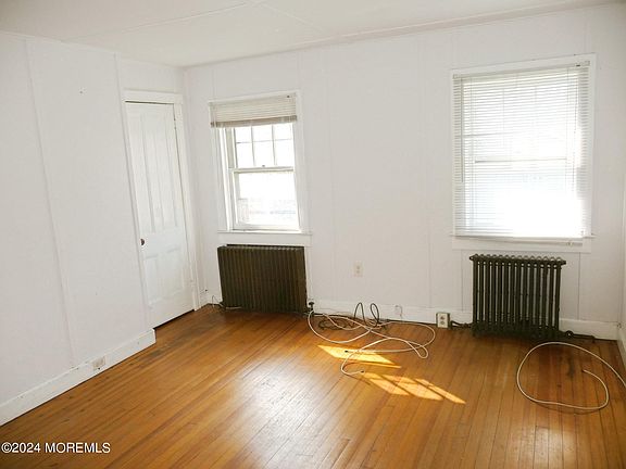 4th image of 85 Barberie Avenue