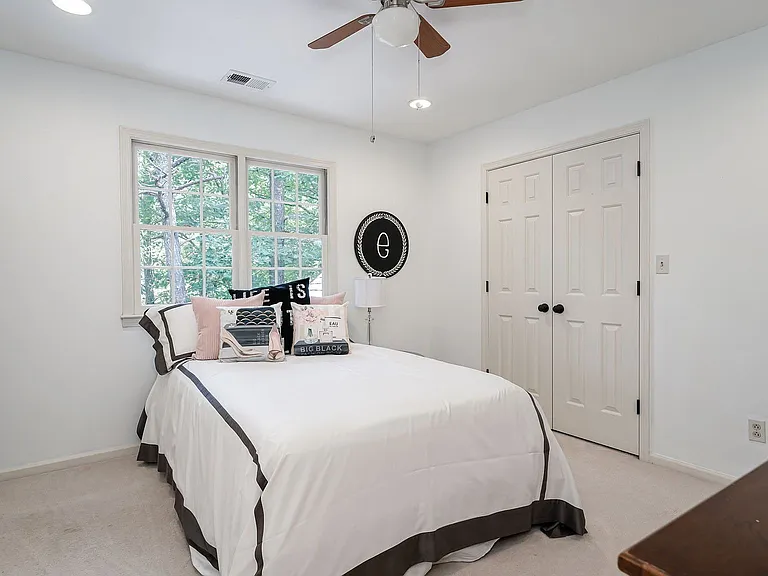 340 Rosalie Ct — Photo 12