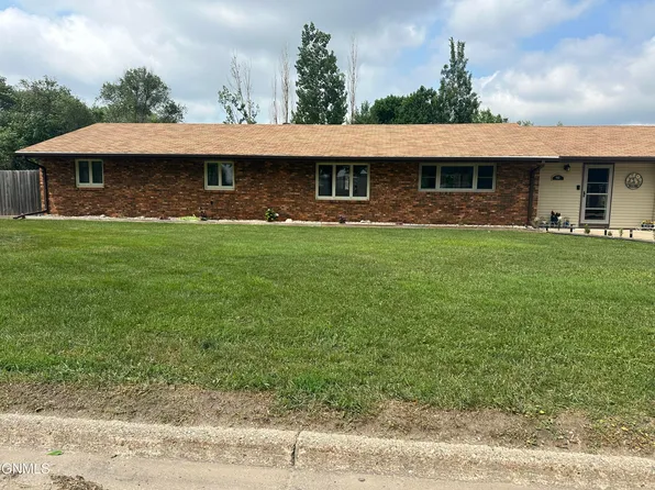 901 12th Ave NE, Jamestown, ND 58401