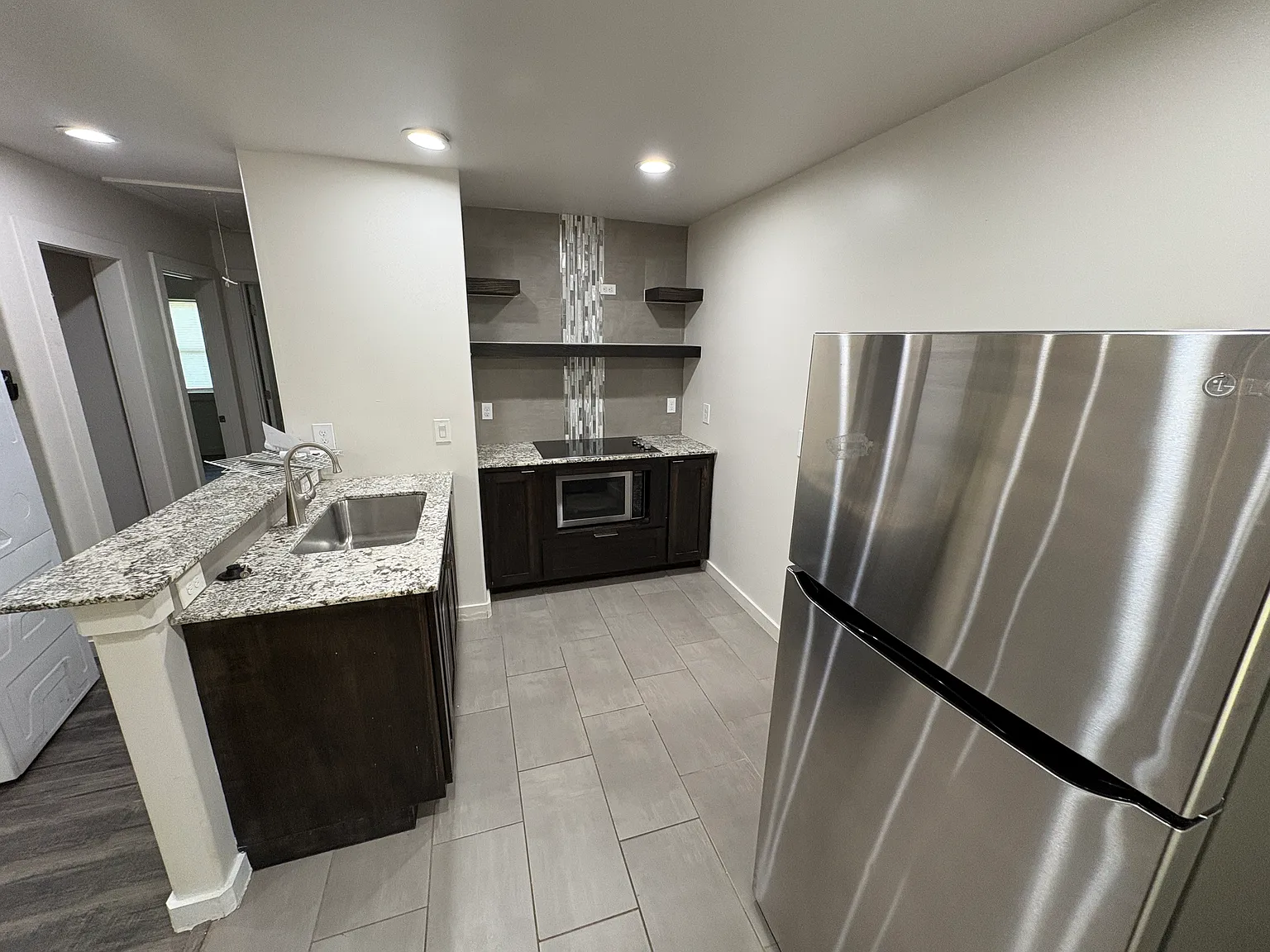 2 bed, 650 sqft, $1,590 — Photo 1