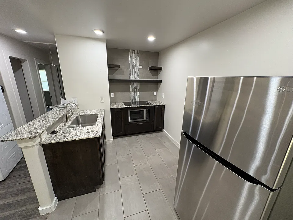 5707 Pickfair Cir #7