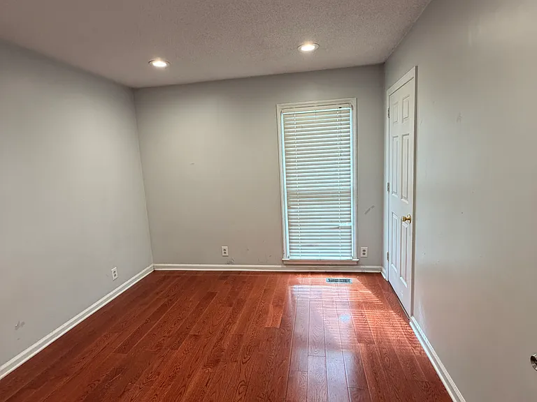 153 Rivergate Dr — Photo 9