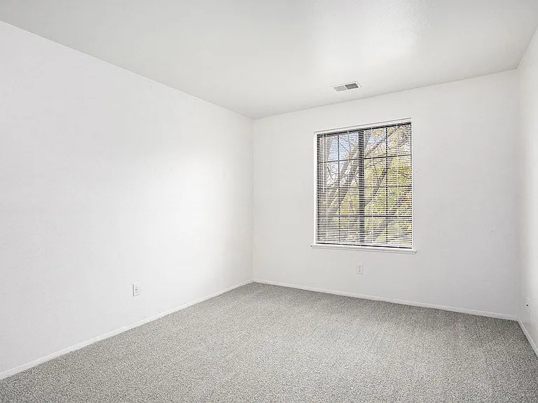 Hampton Lakes Apartments — Photo 67
