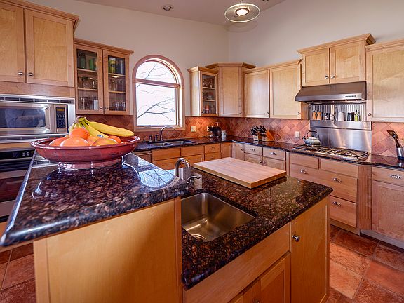 Gourmet kitchen