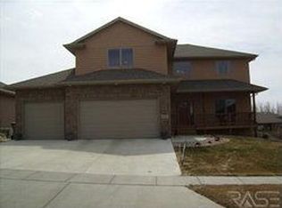 909 W Whispering Cir, Sioux Falls, SD 57108