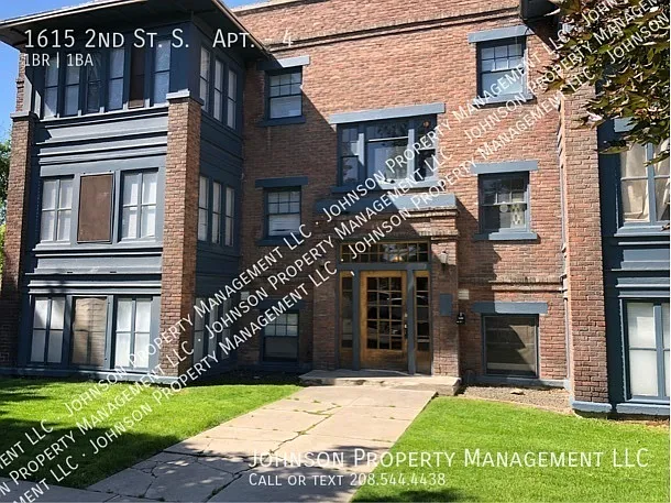 1615 2nd St S #4 — Photo 2