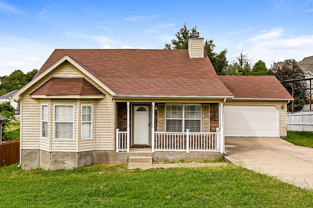 3 bed, 2.0 bath, 1297 sqft, $1,855 — Photo 1