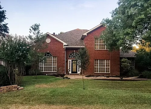 2013 Highland Dr Photo 1