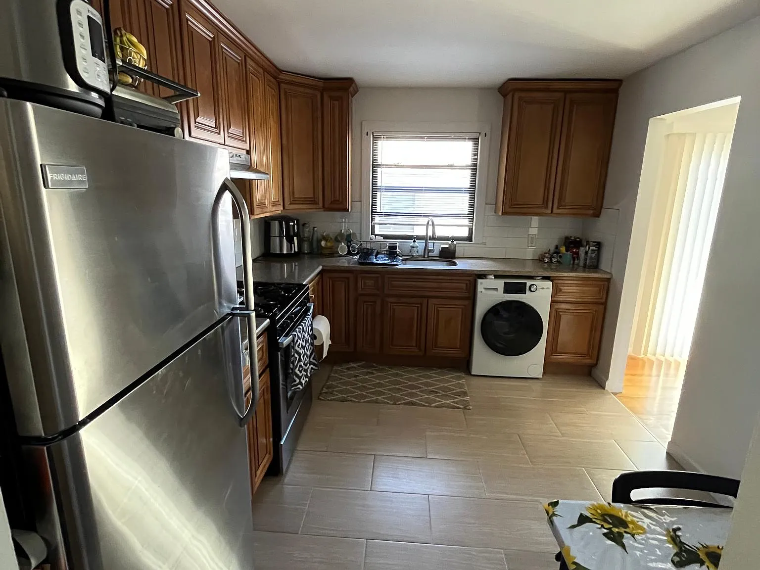 3 bed, $3,000 — Photo 3