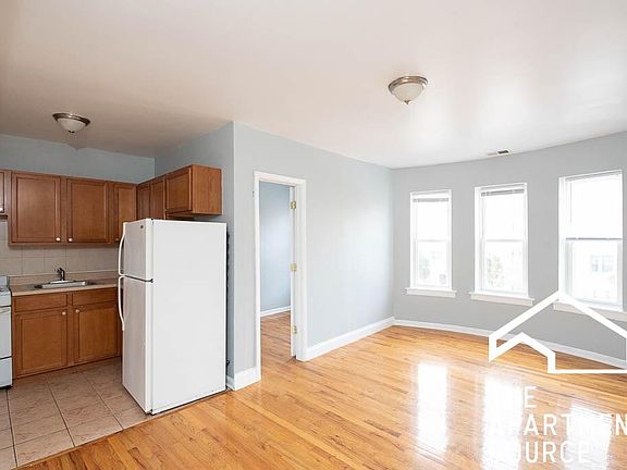 5th image of 4517 N Malden St #2A