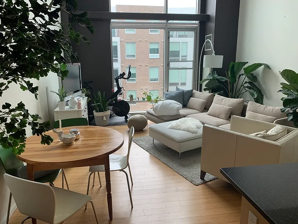 1 bed, 1.5 bath, 921 sqft, $4,000 — Photo 2