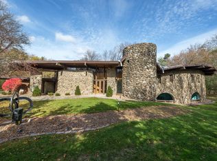 15000 Cascade Dr, Elm Grove, WI 53122