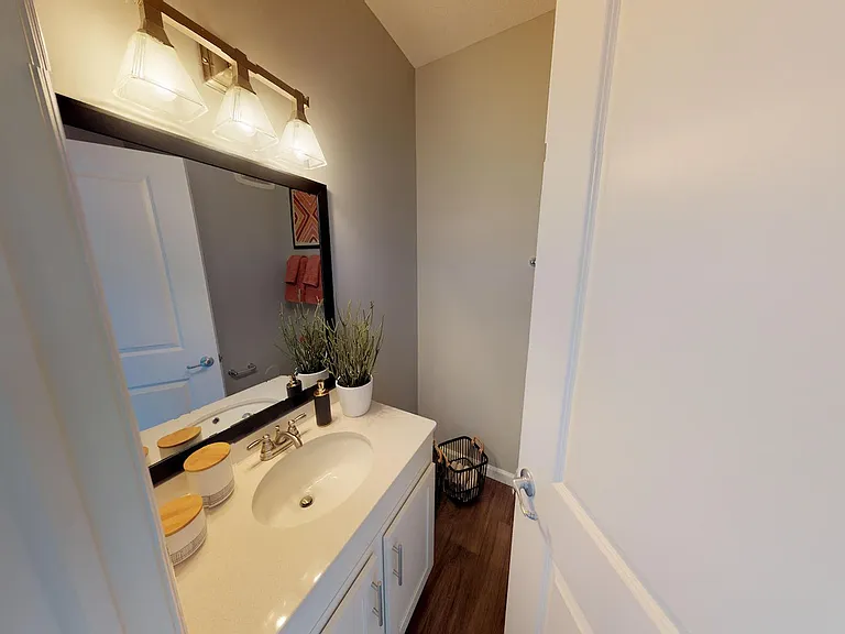 1529 N High St — Photo 34