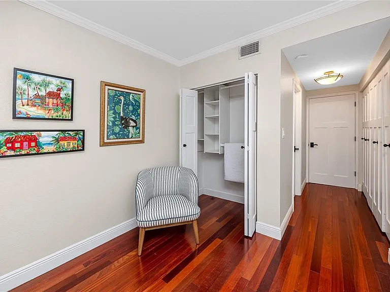 920 N Shore Dr NE — Photo 31
