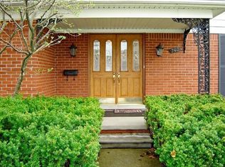 743 Ballantyne Rd, Grosse Pointe Shores, MI 48236