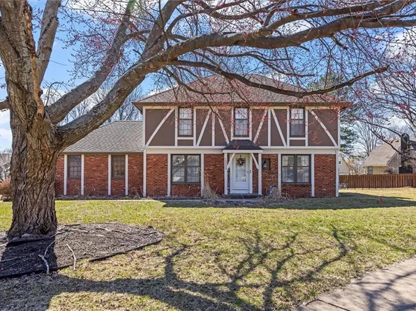 10302 Caenen Dr, Lenexa, KS 66215