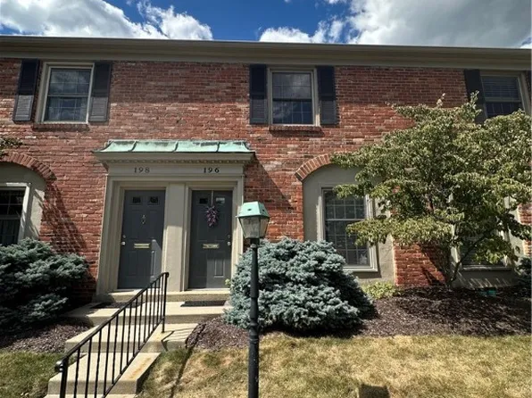 196 Jamestown Dr, Pittsburgh, PA 15216