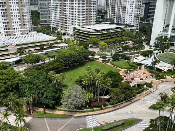 540 Brickell Key Dr APT 1809, Miami, FL 33131