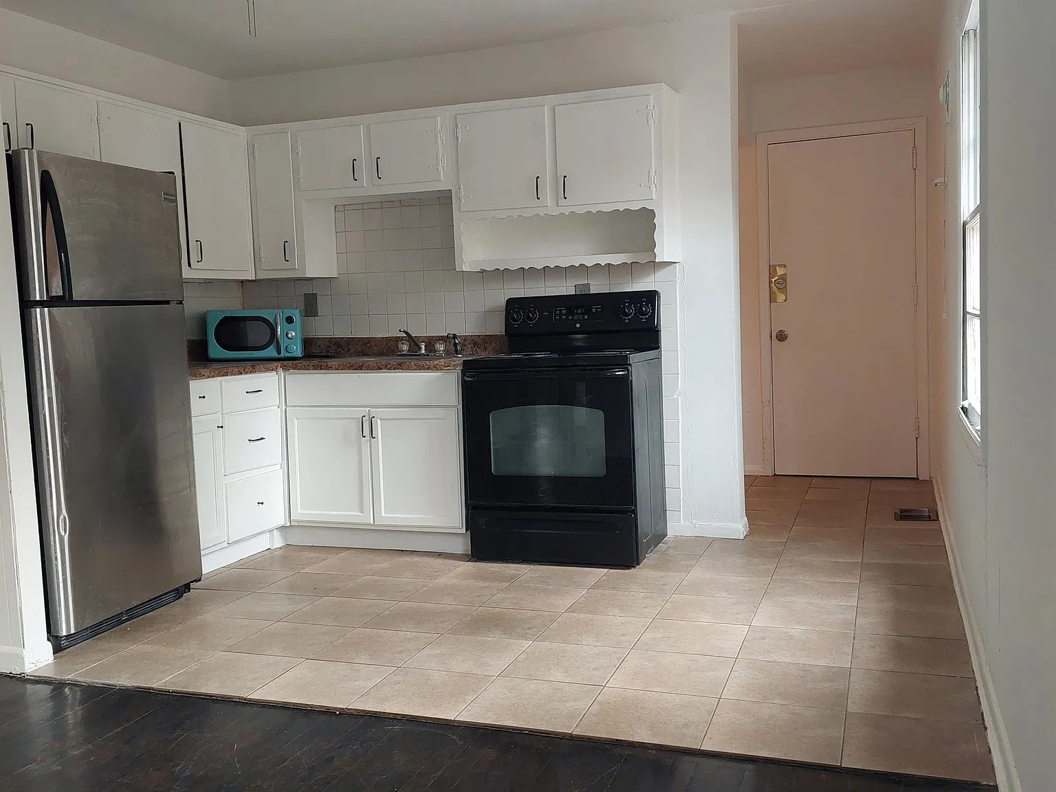 243 Toni Place Southeast - 1 — Photo 2
