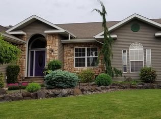 10205 White Birch Ln, Island City, OR