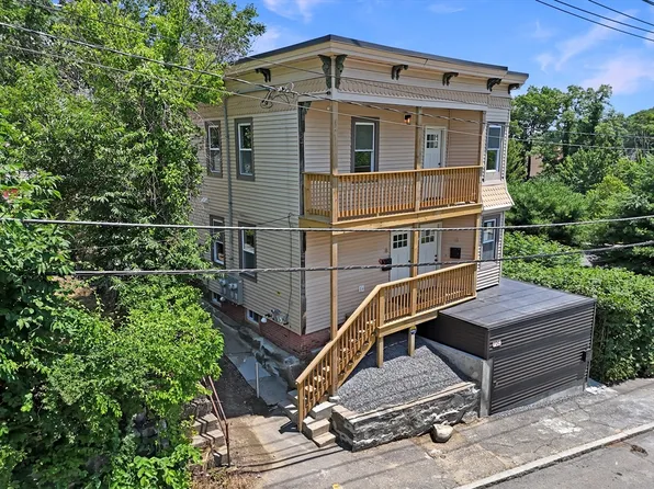 8 Sheldon St, Fitchburg, MA 01420