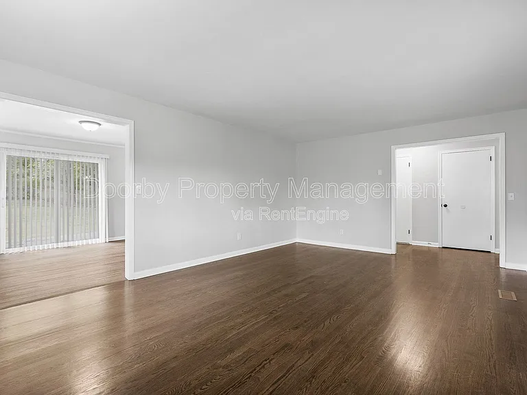 1945 Barrett Dr — Photo 10