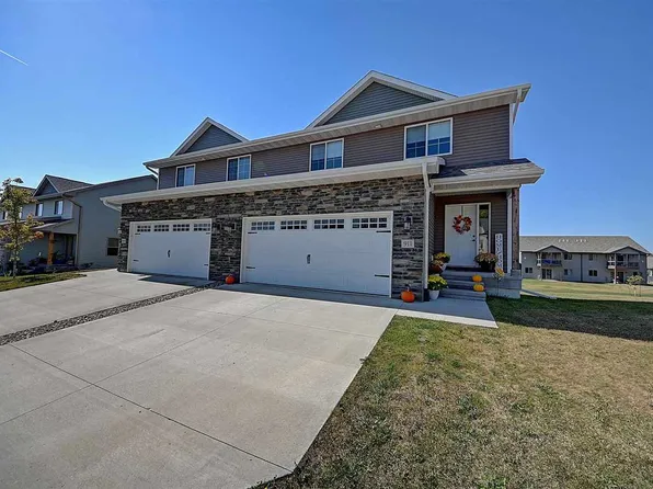 911 Creekside Dr, Tiffin, IA 52340