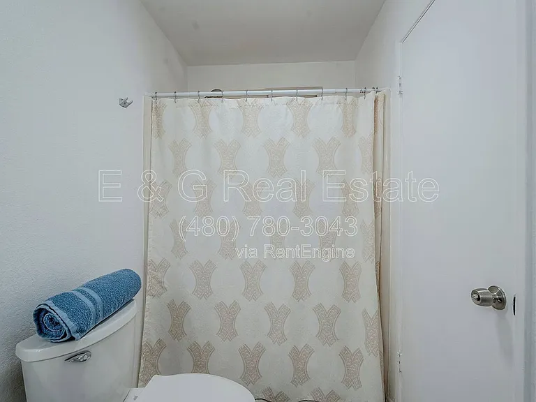 1022 W Apollo Ave — Photo 53