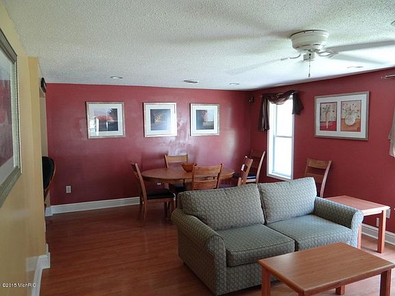 5th image of 6989 East Ln