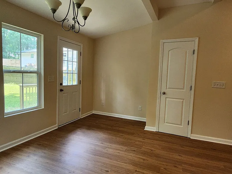 1735 Bolton Rd NW — Photo 3