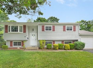 35 Saint Marys Dr, Succasunna, NJ 07876