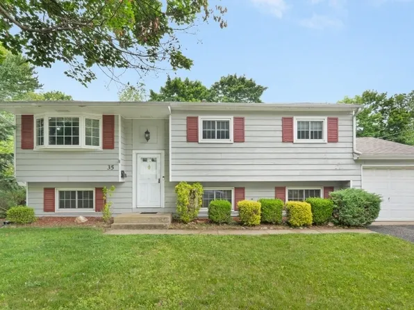 35 Saint Marys Dr, Roxbury Twp., NJ 07876