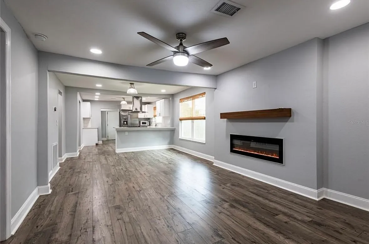 3 bed, 1162 sqft, $2,400 — Photo 3