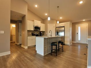 17025 Hawthorne Ave, Omaha, NE 68118