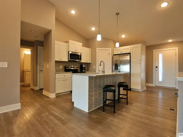 17025 Hawthorne Ave, Omaha, NE 68118
