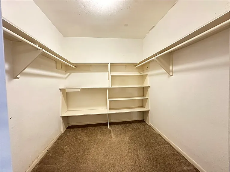 2114 Saint Charles Dr — Photo 10